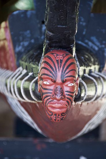 Maori Kriegskanu. Wie wäre es mit einem Rennen gegen die Heilbronner Drachenboote?
