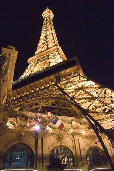 Hotel „Paris“. Hier können wir das Abend-Buffet weiterempfehlen.