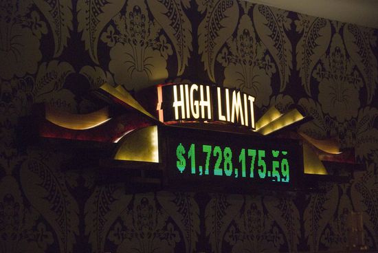 Spielautomaten ohne Ende und im 24 Stunden Dauereinsatz. Wir haben die 1,7 Mio. Dollar leider nicht geknackt.