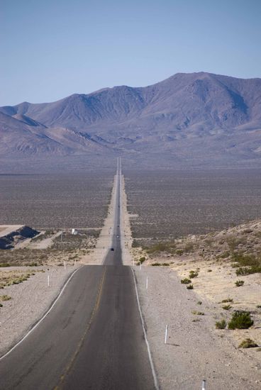 Endlos lange Straßen. Jetzt nur keinen Plattfuß bekommen.