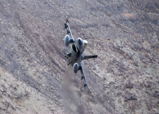 … die US-Air Force ließ es hier krachen. Wow, das war ein Erlebnis, als zwei Jets durch das Tal flogen und knapp über unseren Köpfen abdrehten. Mirko war Sieger, er hatte mit seinem Fotoapparat zuerst geschossen.