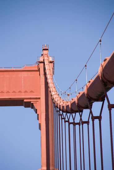 Golden Gate Bridge. An solch einem Pfeiler blieb James Bond in „Im Angesicht des Todes“ mit einem Zeppelin hängen.