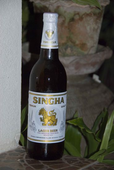 Thailand: Singha Beer aus Thailand, um die 1 Euro für 0,63 Liter-Flasche. Note 3,0.