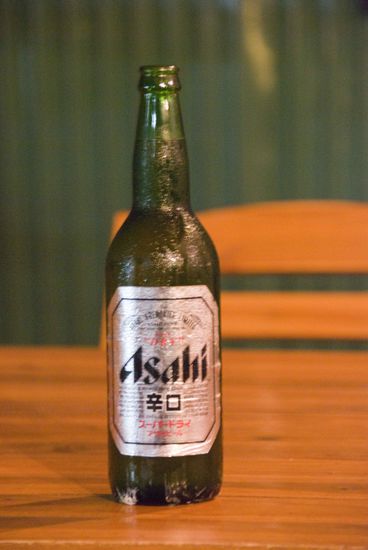 Thailand: Asahi aus Japan importiert, ist dort anscheinend der Renner. Haben wir im japanischen Restaurant getrunken, 0,64 Liter-Flasche. War recht teuer, 2 Euro. Note 2,8.