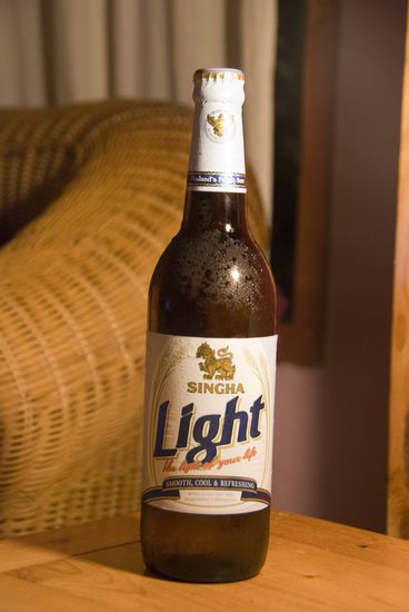Thailand: Singha Light Beer aus Thailand, um die 1 Euro für 0,64 Liter-Flasche. 3,5% vol. alc. Note 3,0.