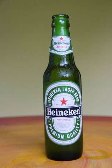 Thailand: Heineken Beer aus Holland. 1,00 Euro für 0,64 Liter-Flasche. Ich habe lange gezögert, dieses Allerweltbier zu trinken, war aber doch ganz gut. Kennt man ja schon aus anderen Ländern. Note 2,3.