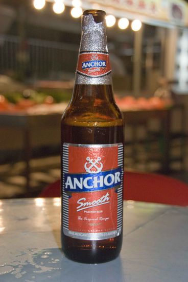 Malaysia: Angkor Beer aus Kambodscha, gehört zu 50% zur Carlsberg-Gruppe. 2,20 Euro für 0,64 Liter-Flasche, 4,5% vol. alc, Note 2,3.