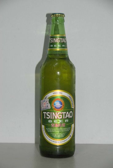 Malaysia: Tsingtao Beer aus China. 2,30 Euro für 0,64 Liter-Flasche, 5,0% alc./vol., Note 2,5.