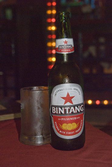 Indonesien/Bali: Bintang Beer aus Indonesien, 1,60 Euro für 0,62 Liter-Flasche, 5, 0% alc./vol., Note 2,8.