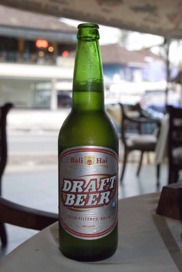 Indonesien/Bali: Bali Hai Draft Beer aus Indonesien, 1,20 Euro für 0,62 Liter-Flasche, 5,0% alc./vol., Note 2,8.