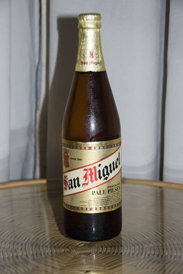 Indonesien/Bali: San Miguel Beer von den Philippinen, 1,50 Euro für 0,62 Liter-Flasche, 5,0% alc./vol., Note 2,6.