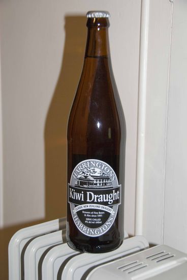 Neuseeland: Harrington‘s Kiwi Draught aus Neuseeland, 1,70 Euro für 0,64 Liter-Flasche, 4% alc./vol. Der Start in Kiwi-Land ist sehr gut gelungen, auch biertechnisch gab es einen super Start: Note 2,0. Schmeckte angenehm malzig.