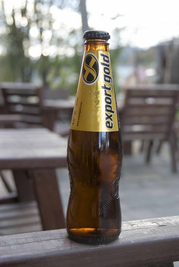 Neuseeland: Exportgold Beer aus Neuseeland, 1,25 Euro für 0,33 Liter-Flasche, 4% alc./vol., Note 2,8.