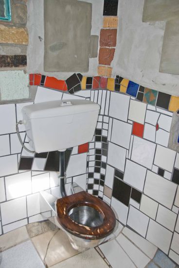 Neuseeland, Hundertwasser-Toilette in Kawakawa. Sehr hübsch, da bleibt man doch gerne etwas länger.