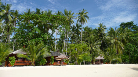Der mittlere Bungalow ist unser Zuhause