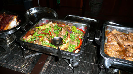 Eins der letzten Hühnchen von Nordsulawesi (ind. Ayam)
