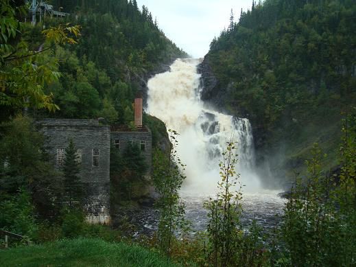 Chute dans la Val Jalbert
