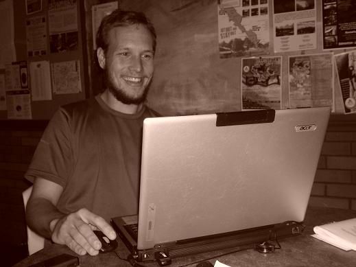 Simon aus Zürich hat unseren Laptop in Beschlag genommen.