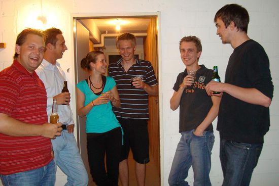 Auch der Alkohol hat nicht gefehlt!
links Josie und der zweite von rechts, Maditas Bruder Nils