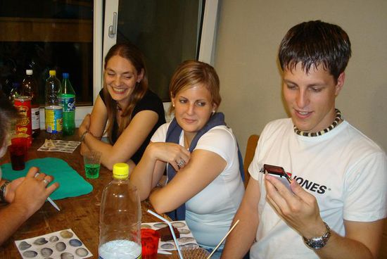 Pascal lässt sich jeden Tag aufs Neue von den Funktionen seines Handys überraschen 