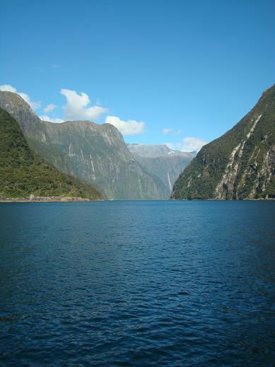 Blick in den Fjord hinein.