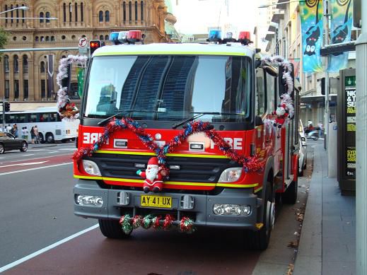 Auch die Feuerwehr feiert hier Weihnachten.