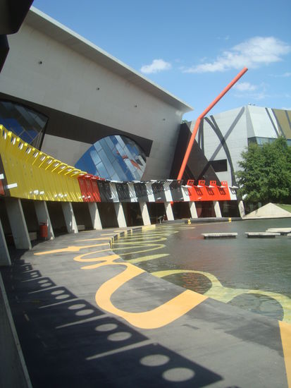 Spannende Aussenfassade des „National Museum of Australia“
