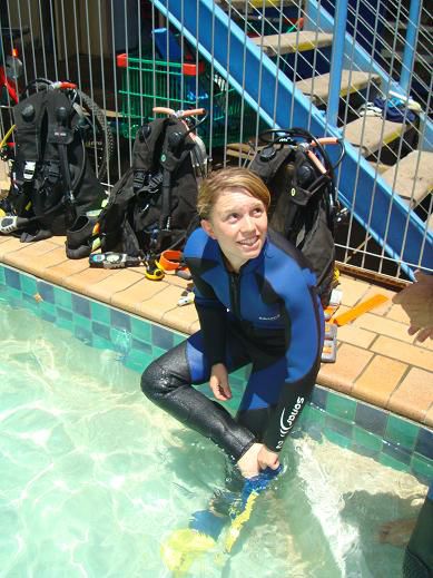 Übungen im Pool – am Anfang noch sehr skeptisch und mit gemischten Gefühlen…