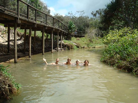 Schwimmen im „Eli Creek“ mit Rahel und Sarina