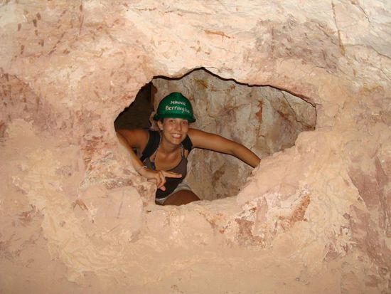 Maria muss sich schon etwas mehr bücken.