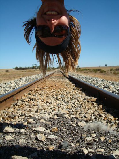 Irgendwo im Nichts eine unendlich lange Eisenbahnstrecke