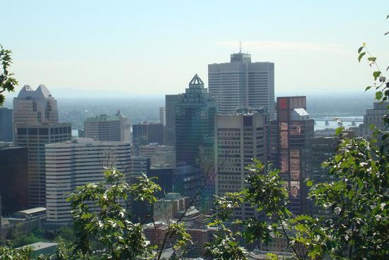 Blick auf die Hochhäuser vom Berg "Mont Royal" aus
