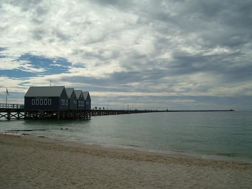 1860m langer Jetty
- weit hinten sieht man als kleinen Punkt das Aquarium!