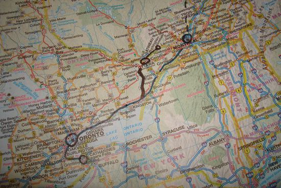 Von den Niagarafalls über Toronto nach Ottawa und Montebello