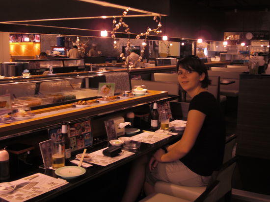 Sushi am laufenden Band im Einkaufszentrum Central World...