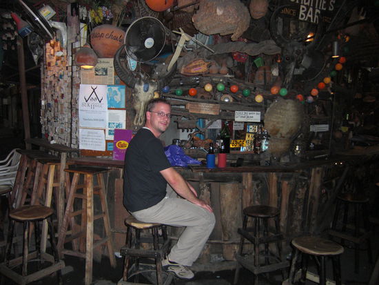 Sukhumvit, Soi 11 - Cheap Charly Bar