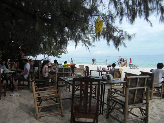 Mittagessen in Jep's Restaurant in einer der vielen kleinen Buchten auf Koh Samet.