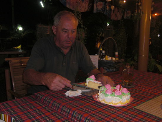 Auch ein Geburtstagskuchen durfte natuerlich nicht fehlen....