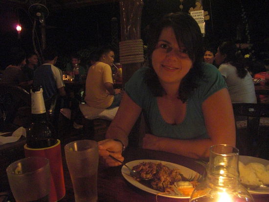 im Hintergrund die Party...