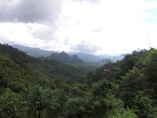 Unterwegs zum Elefantencamp - toller Ausblick ueber die Gegend