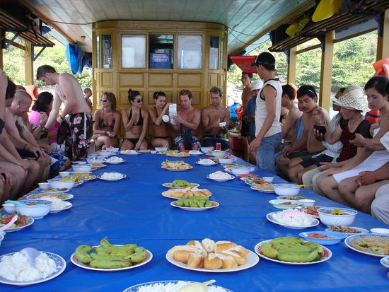 Die Big Family beim Lunch.