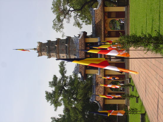 Thien Mu Pagode bei strahlendem Sonnenschein.