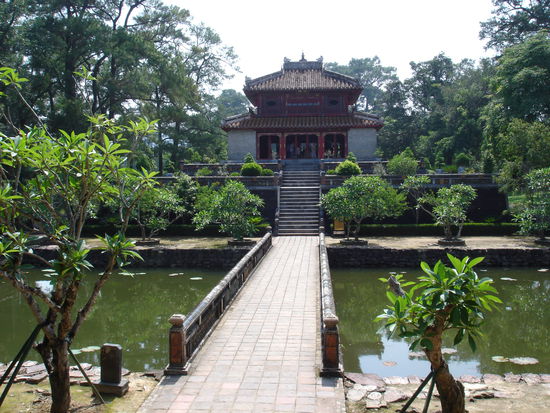 Die letzte Grabstaette: Minh Mang. Soll am beeindruckensten sein. Wir waren aber einfach zu platt um uns alles anzuschauen.