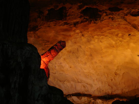 Das Fruchtbarkeitssymbol in der Sung Sot Hoehle.