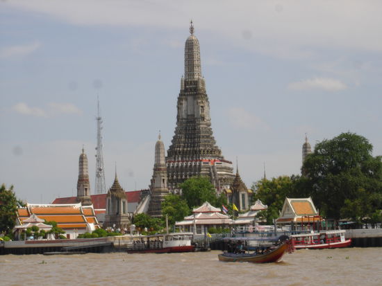 Auf dem Fluss mit Blick auf Wat Arun