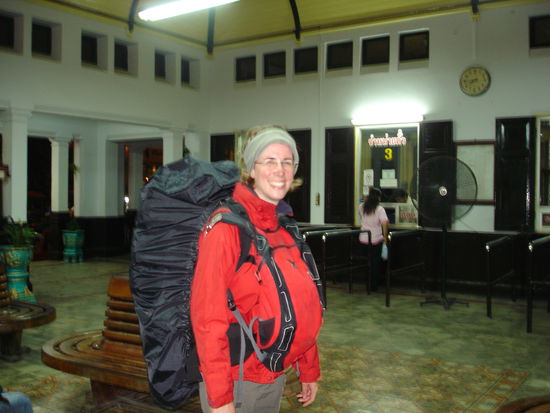 Ja so ziehe ich durch die Lande. Bin nicht schwanger. Das ist mein kleines Backpack