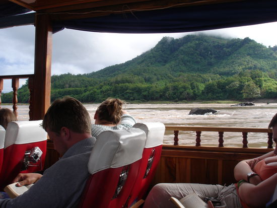 Die bequeme Variante. Und im Hintergrund erkennt man auch ein wenig wie stark die Stroemung war.