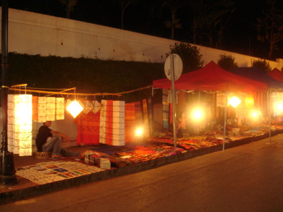 Night Market. Mein Lampion ist vieeeeel schoener!