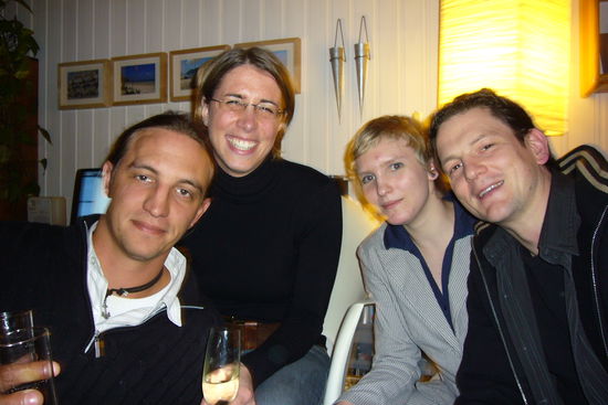 Von Thomasen umringt.