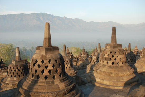 Der Morgendunst bei Borobudur inklusive.